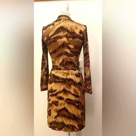 Diane Von Furstenberg Palace Tiger Wrap Dress - Picture 4 of 13